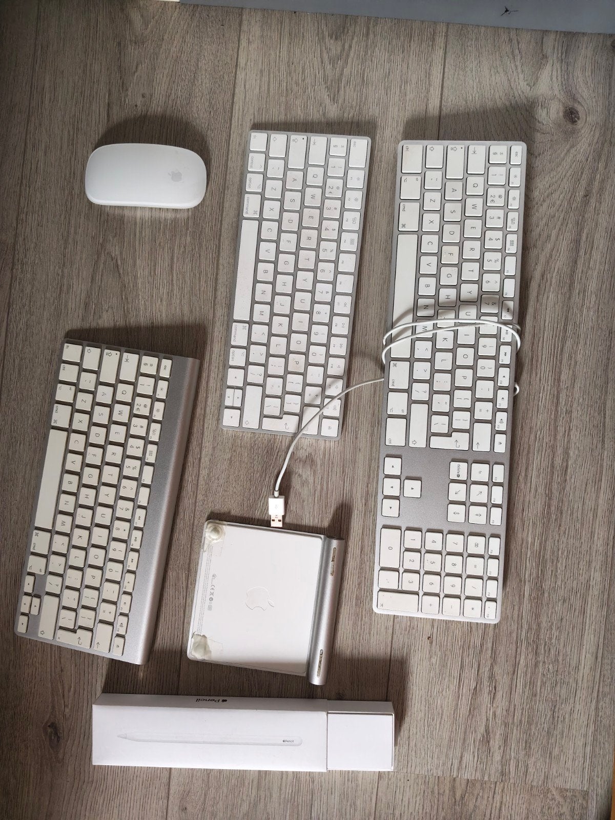 Mighty mouse apple, magic keyboard 2, apple trackpad, Ophalen of Verzenden, Zo goed als nieuw, Draadloos, Qwerty