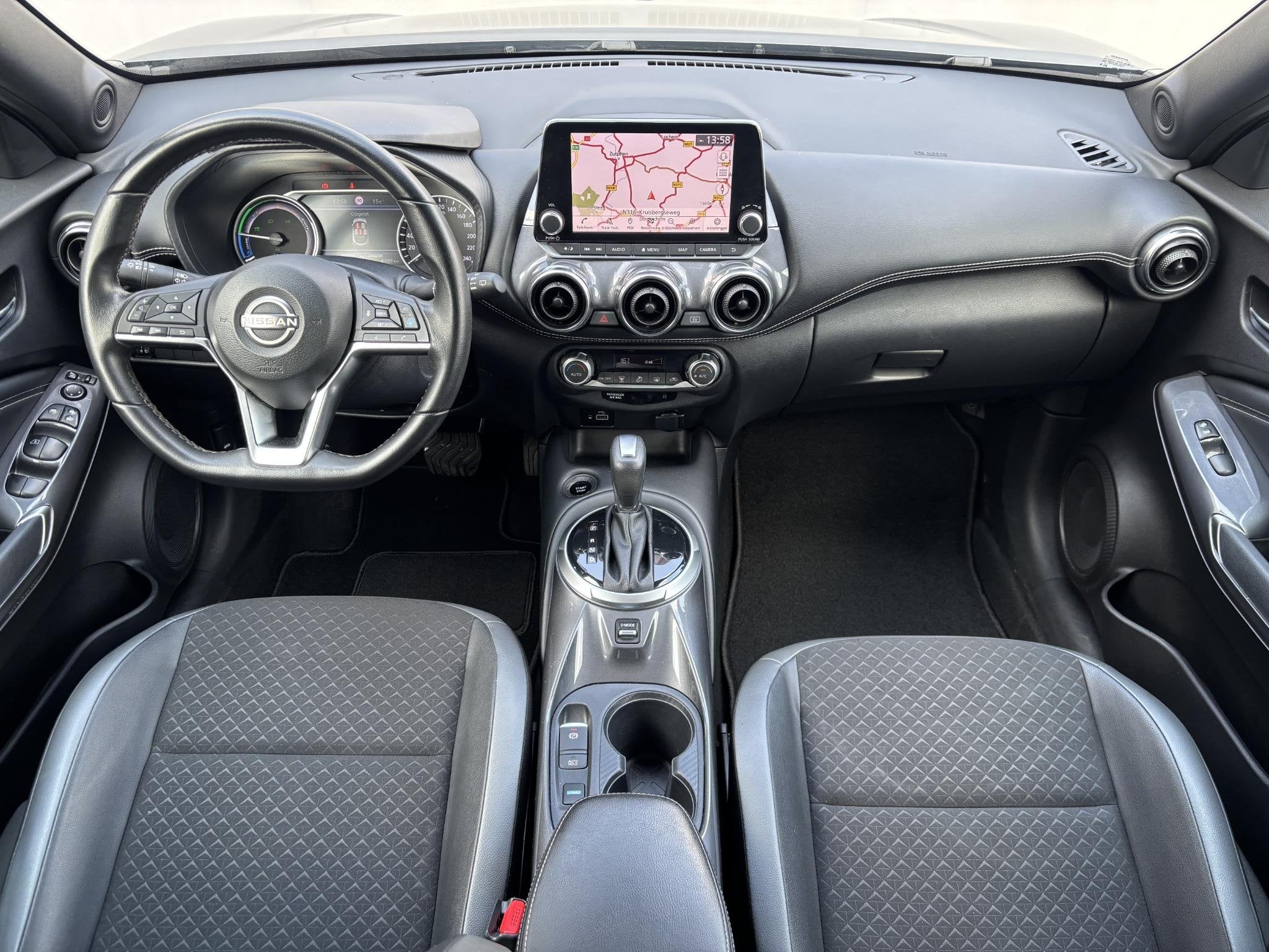 Nissan Juke 1.6 Hybrid N-Connecta / Apple Carplay/Android au, Auto's, Gebruikt, Automatische klimaatregeling, Bedrijf, Hybride Elektrisch/Benzine