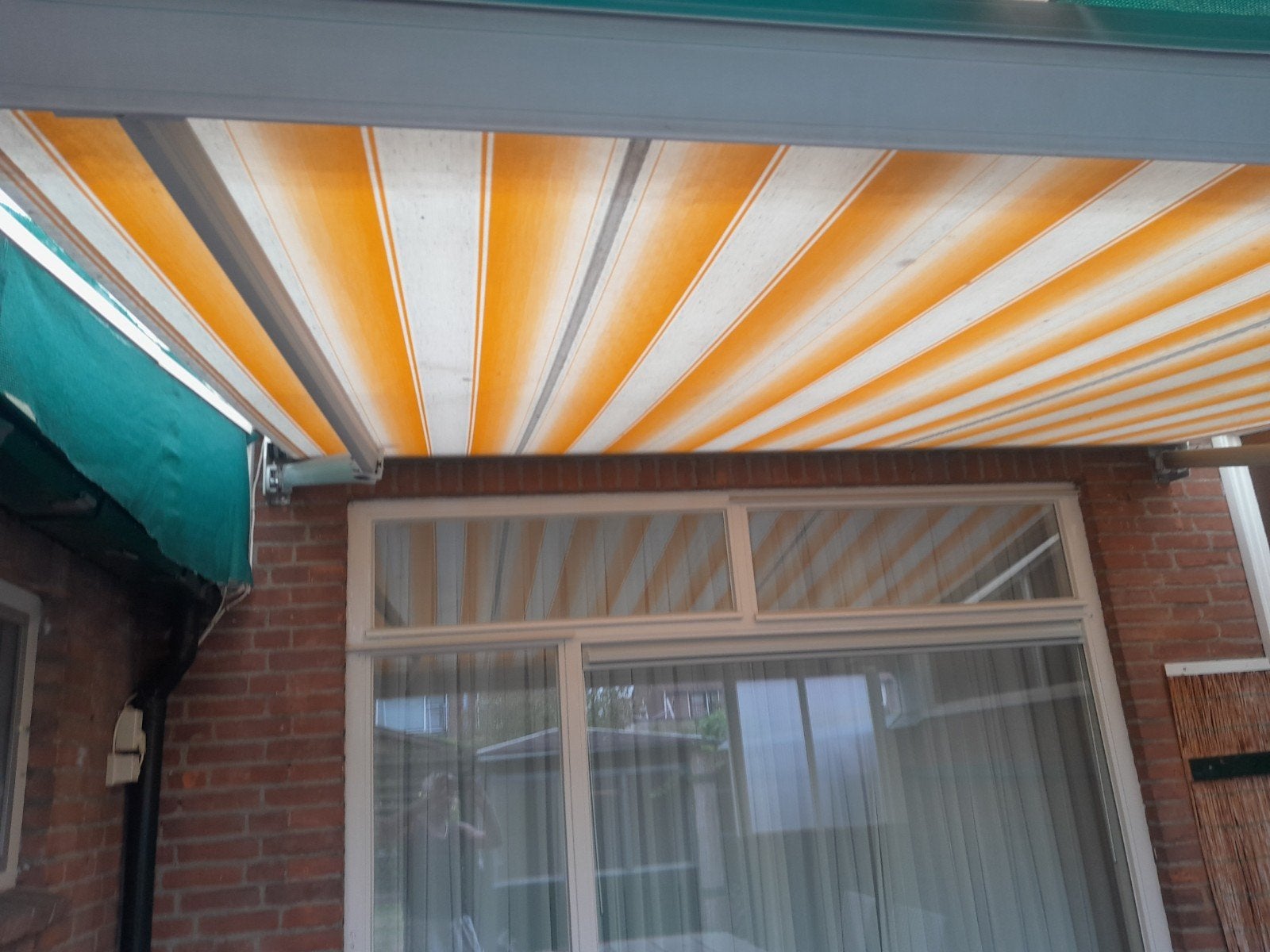 Zonnescherm 300cm breed en uitval 250cm, 150 tot 300 cm, Ophalen of Verzenden, Gebruikt, Knikarmscherm