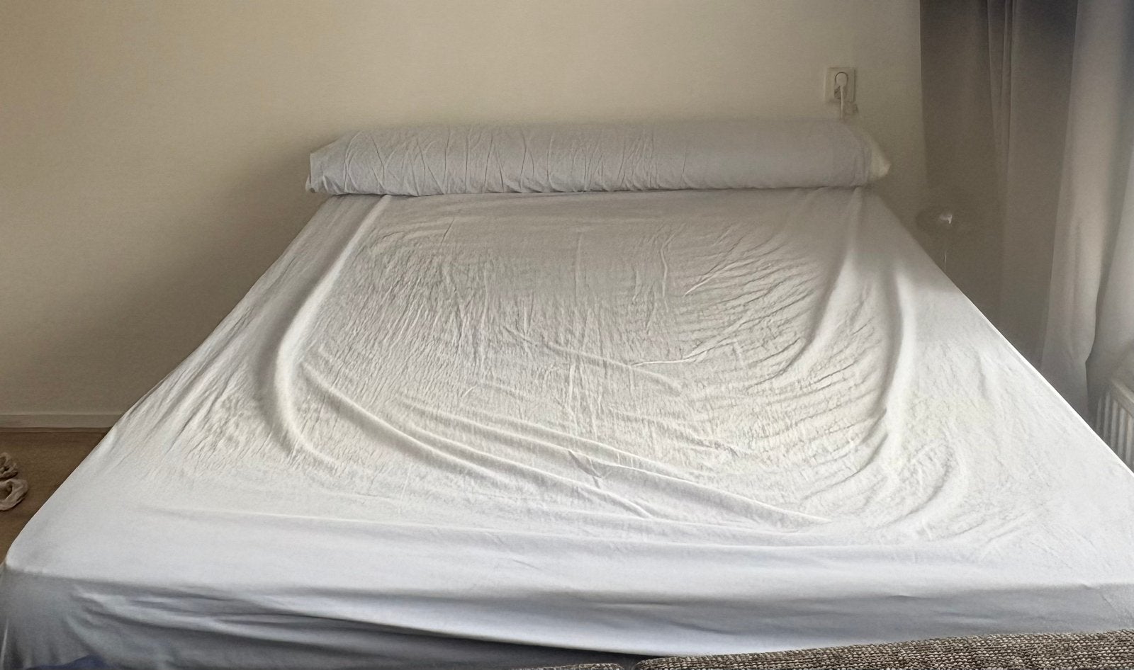 AMAZING Bed + pillow + pillowcase+ bed sheets + blanket, Ophalen, Zo goed als nieuw, Tweepersoons, Wit