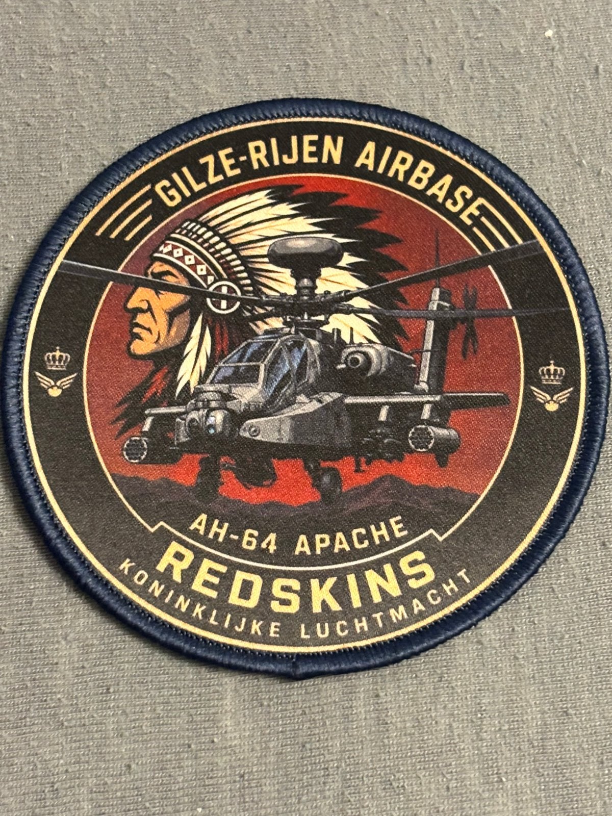 Embleem Gilze-Rijen Airbase AH-64 apache Redskins, Verzenden, Luchtmacht, Nederland, Embleem of Badge