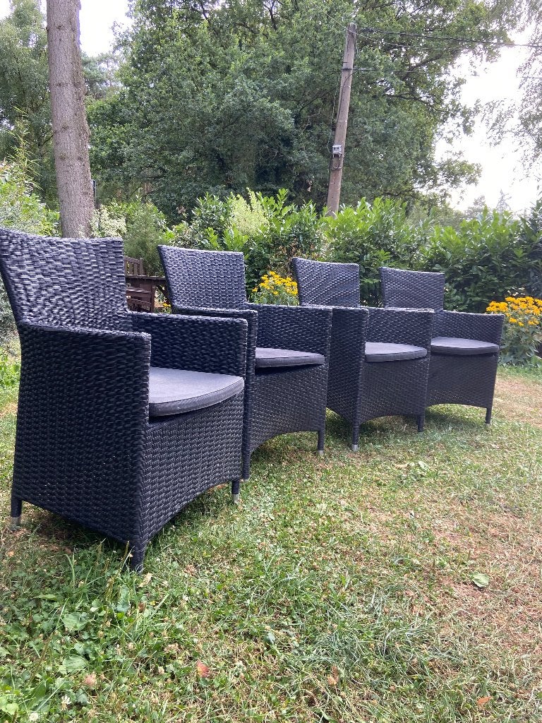4 wicker tuinstoelen met kussens, Ophalen, Zo goed als nieuw, Kunststof