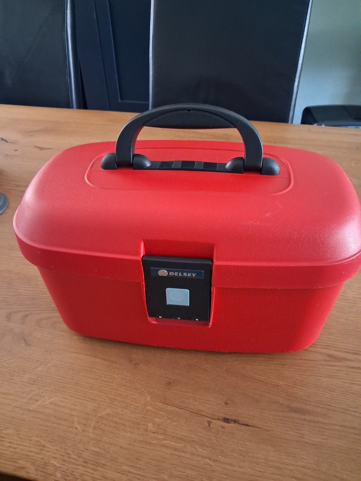 Vintage Delsey Hard/Beautycase - rood - met cijferslot, Sieraden, Tassen en Uiterlijk, Beautycases, Ophalen of Verzenden, Zo goed als nieuw