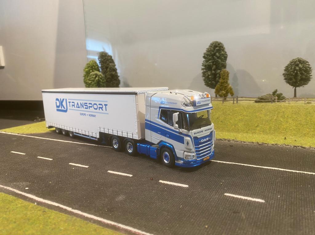 Daf XG met zwanenhals tautliner van DKJ met certificaat, Hobby en Vrije tijd, Modelauto's | 1:50, Ophalen of Verzenden, Zo goed als nieuw
