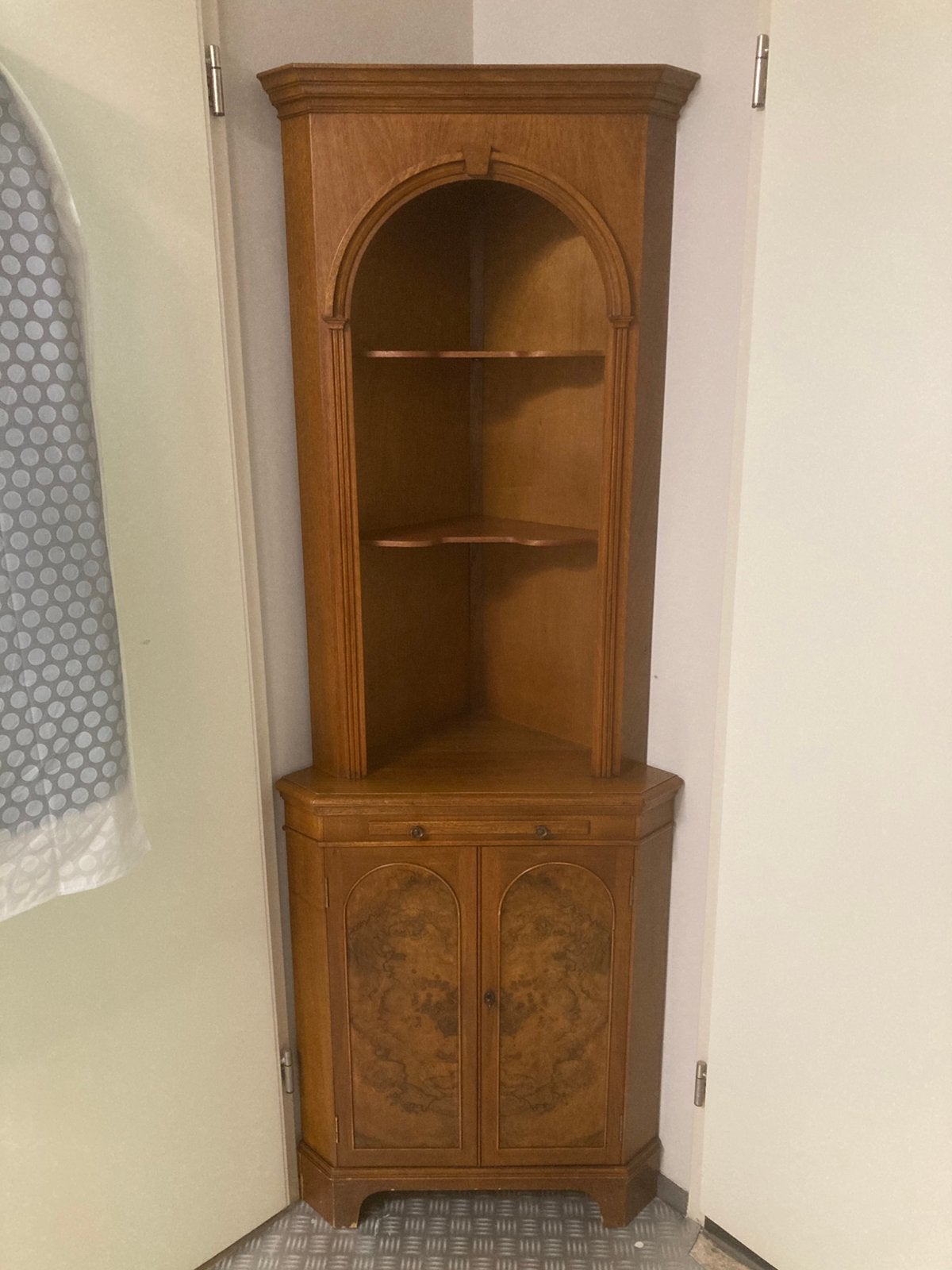 Prachtige antieke hoekkast - Cameo furniture, Antiek en Kunst, Antiek | Meubels | Kasten, Ophalen
