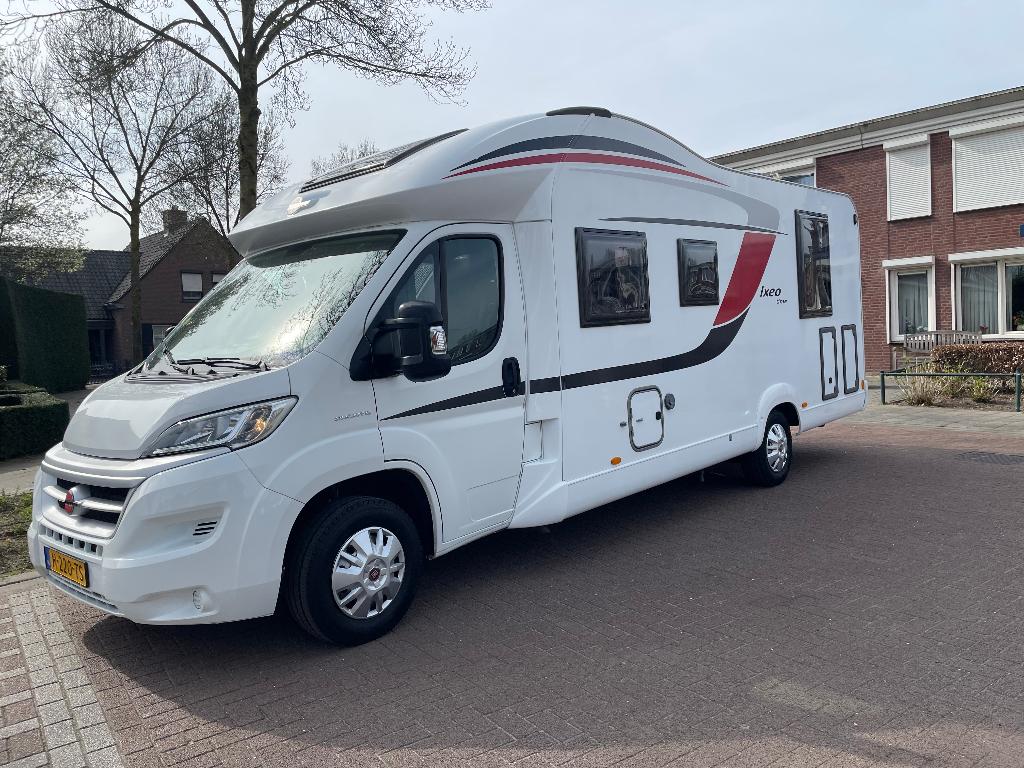 Burstner Ixeo Time 2016 | 2XAirco Queensbed & Hefbed, Caravans en Kamperen, Gaslek-detector, Ringverwarming, Koelkast, Fiat