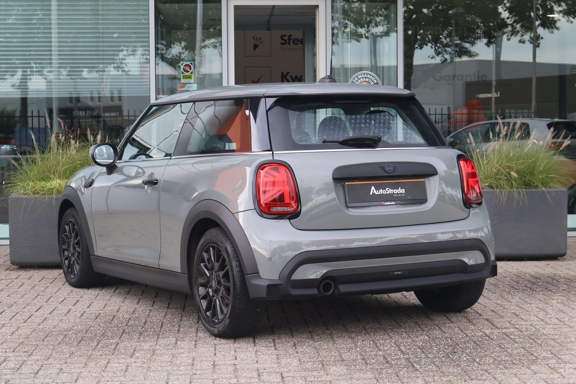 Mini Mini 3-Deurs (f56) 1.5 One Business Edition 102pk | LED, Keurmerk '100% Onderhouden', Dealer onderhouden, Gebruikt, Met garantie (alle)