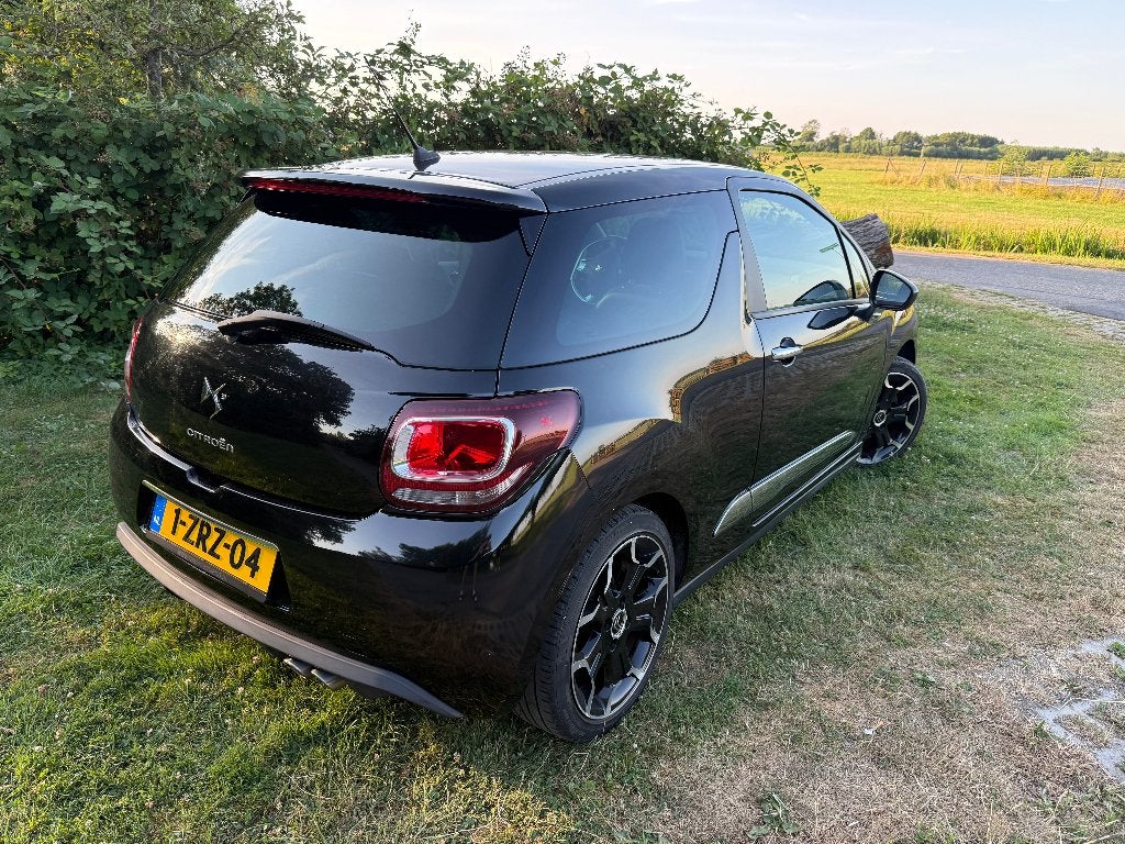 Citroën DS3 So Chic 1.6 THP 165 pk | 2015 | 83.000 km, Auto's, Citroën, Voorwielaandrijving, 164 pk, Zwart, 4 cilinders