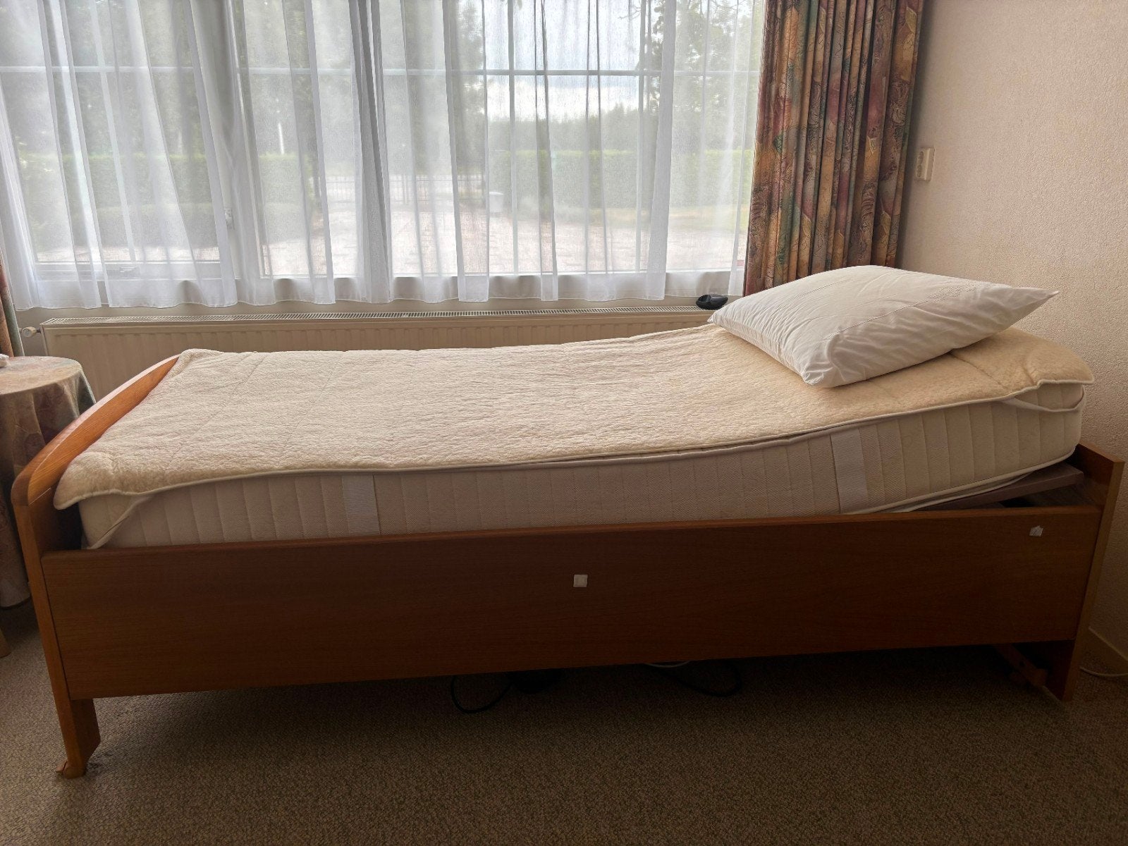 Auping elektrisch verstelbaar bed | 1 persoons, Ophalen, 90 cm, Eenpersoons, Bruin
