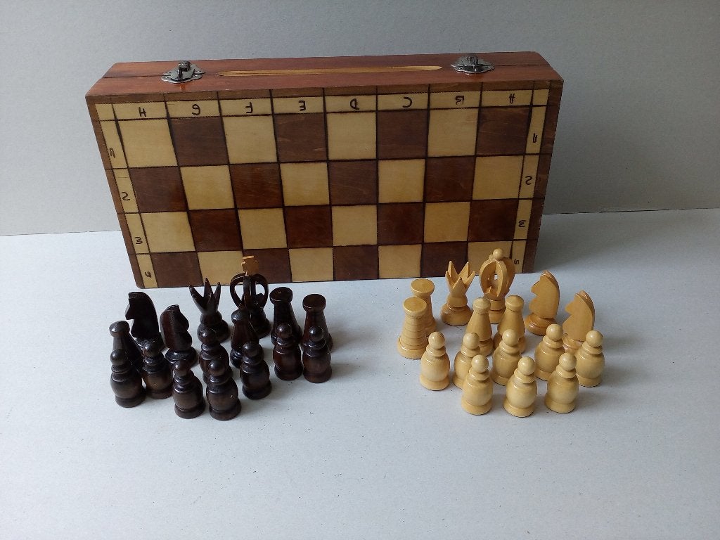 Schaakspel  met opbergkist. Hout, Hobby en Vrije tijd, Gezelschapsspellen | Bordspellen, Een of twee spelers, Ophalen of Verzenden