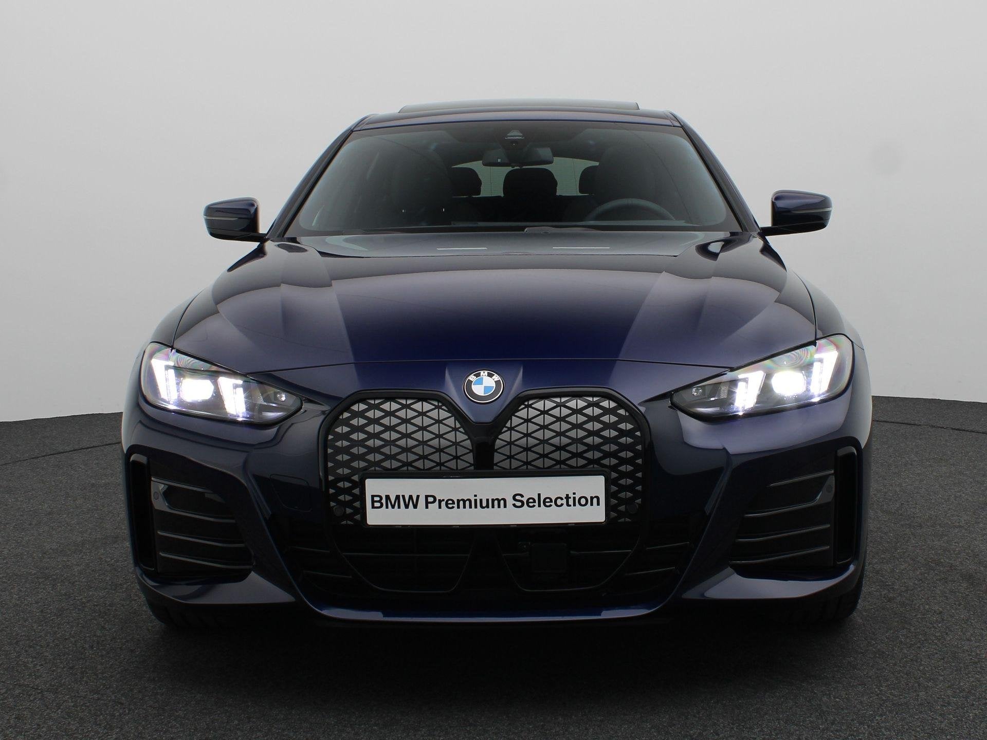 BMW i4 eDrive35 M Sport Edition | SoH 100% | Comfort Pack |, Auto's, Zwart, Met garantie (alle), Blauw, 420 min