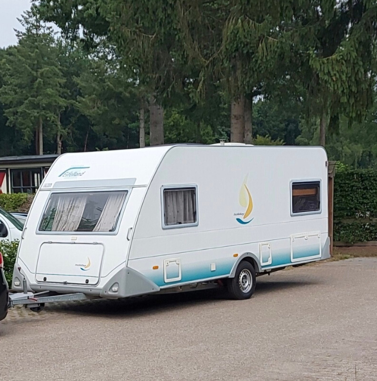 caravan Eifelland Holiday Special KT 500 stapelbed, Caravans en Kamperen, Caravans, Particulier, tot en met 6, Eifelland, Vast bed