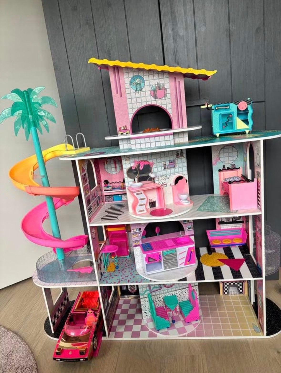LOL Surprise OMG Fashion huis + auto, Ophalen, Zo goed als nieuw, Poppenhuis