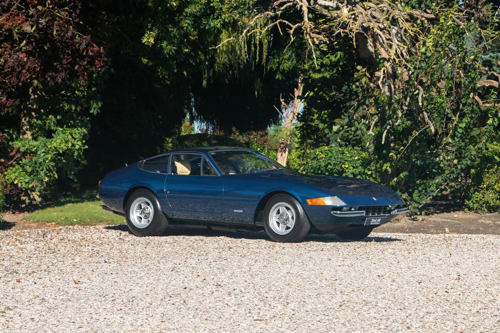 Ferrari 365 GTB/4 DAYTONA, Auto's, Ferrari, Lederen bekleding, Achterwielaandrijving, 12 cilinders, Blauw