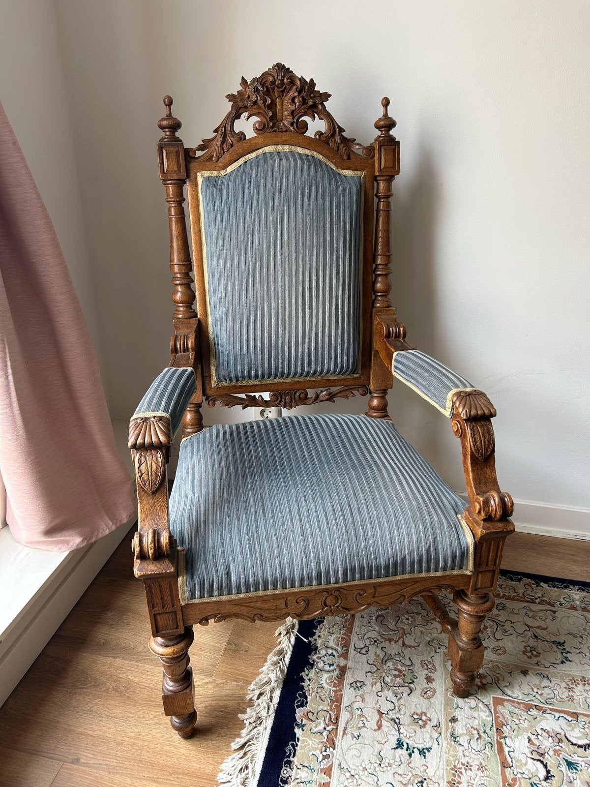 Antieke Fauteuil met Blauw Gestoffeerde Zitting, Ophalen