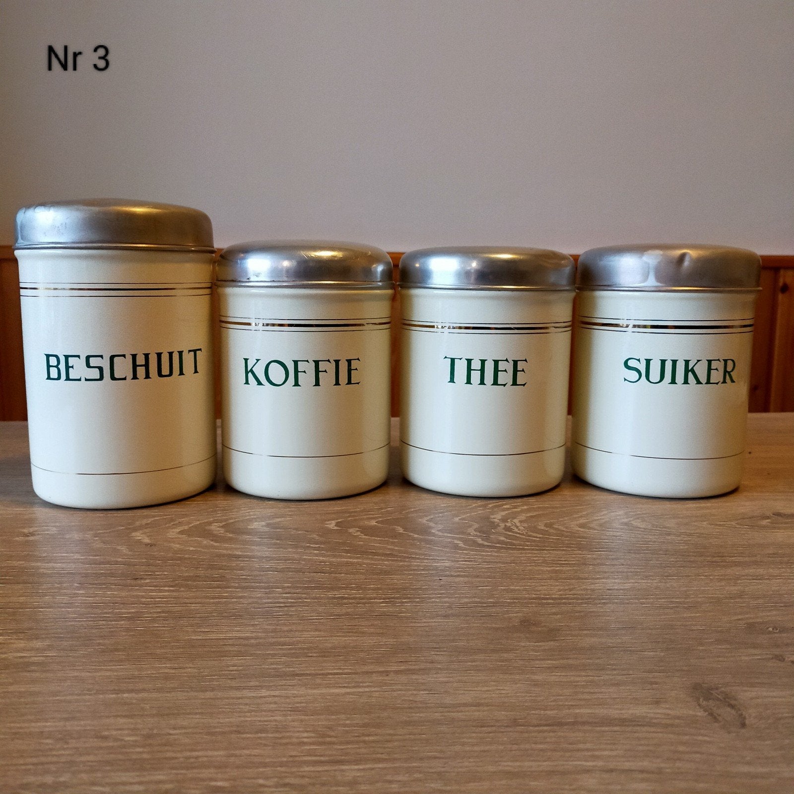 EMAILLE BEIGE BUSSENSET MET GOUDEN BIES., Antiek en Kunst, Antiek | Emaille, Ophalen of Verzenden