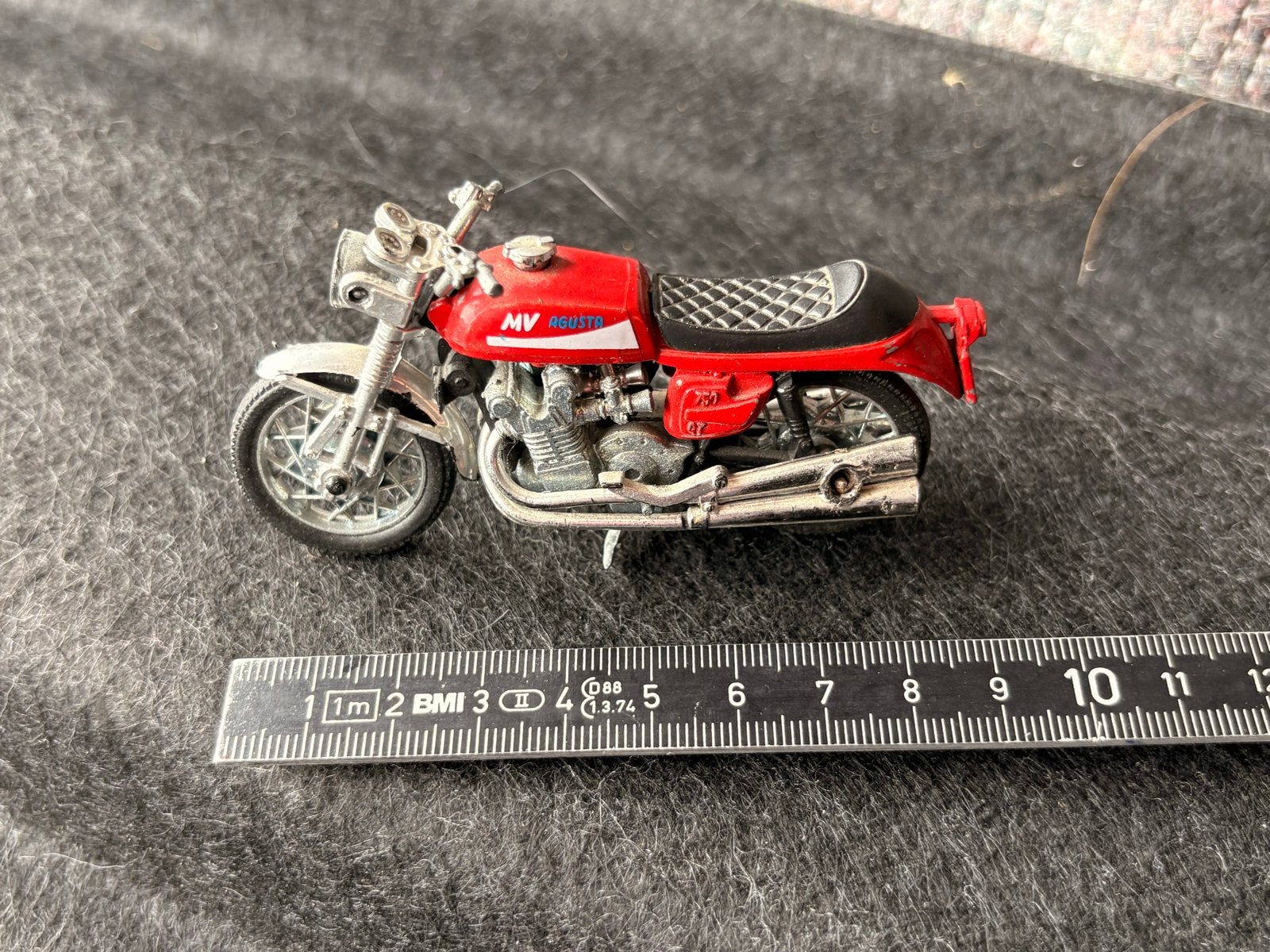 Modelmotorfietsen: MV Agusta en Honda Repsol (2 stuks), Hobby en Vrije tijd, Overige merken, Gebruikt, 1:32 tot 1:50, Overige typen