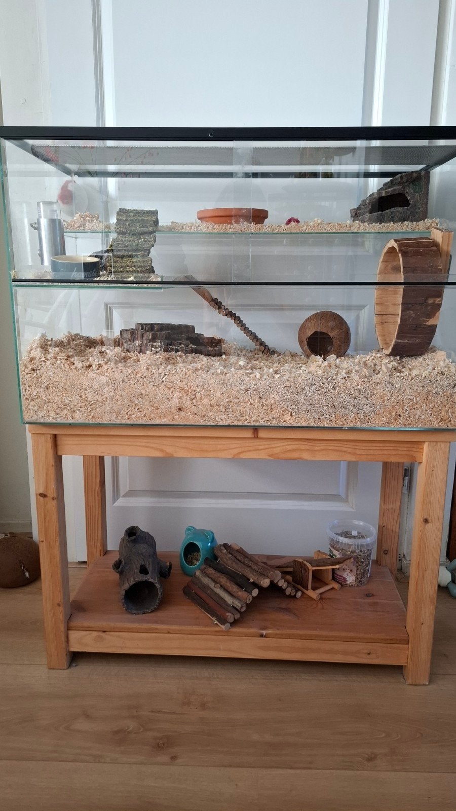 Hamsterhok / Terrarium + veel accessoires en kastje, Gebruikt, 75 tot 110 cm, Ophalen, Minder dan 60 cm