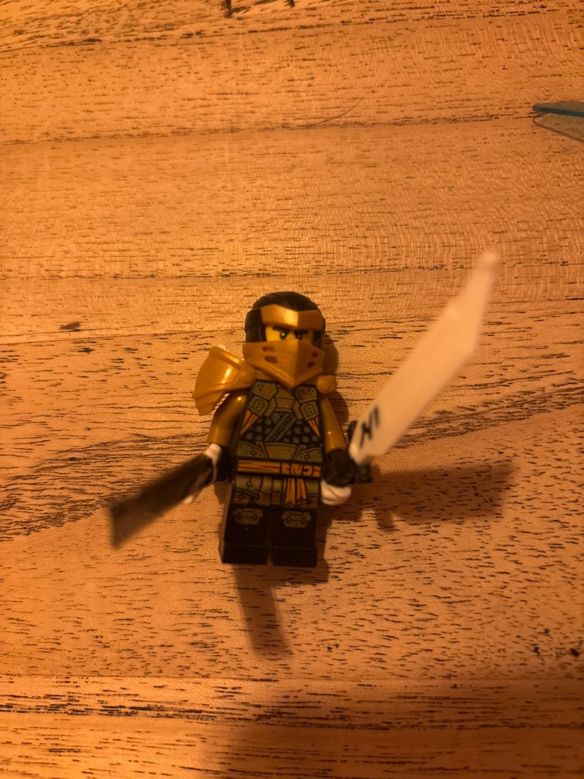 Lego Ninjago Cole Minifiguur met zwaarden, Gebruikt, Lego, Ophalen of Verzenden, Minifiguur