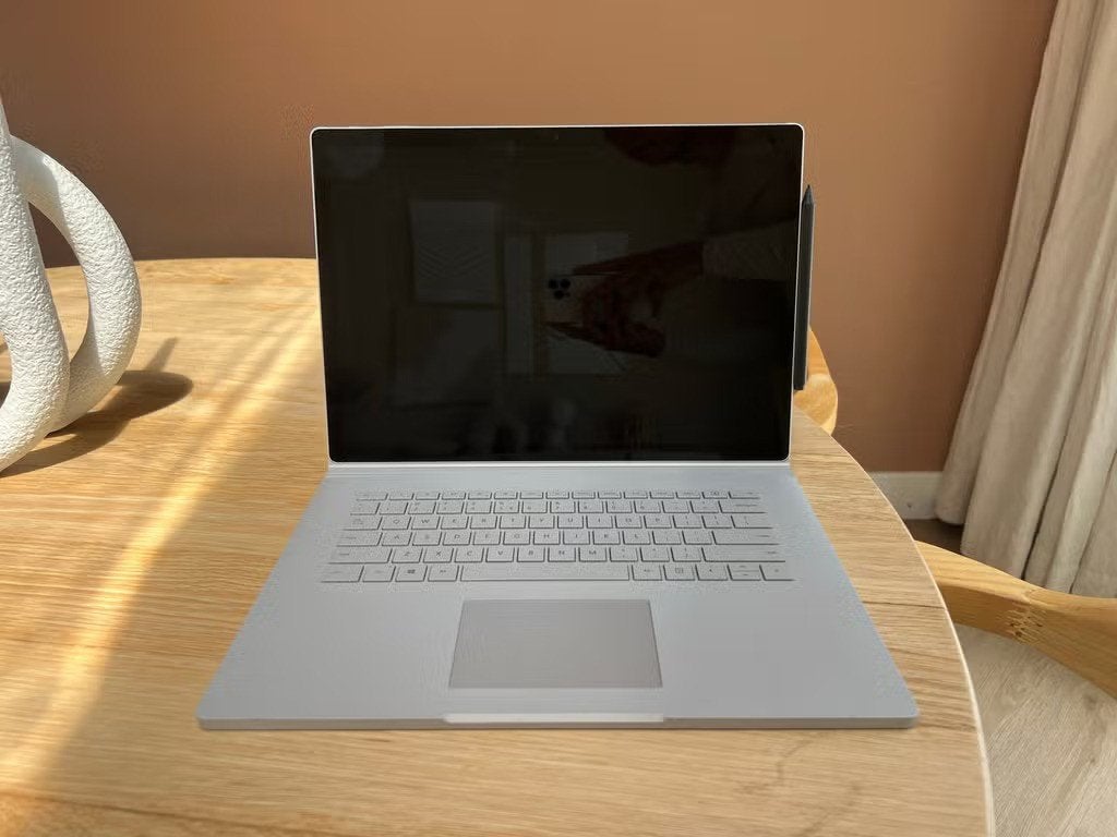 Microsoft Surface Book 2 - i7 - 256 GB met pen en oplader, Ophalen, 2 tot 3 Ghz, 13 inch, Met videokaart