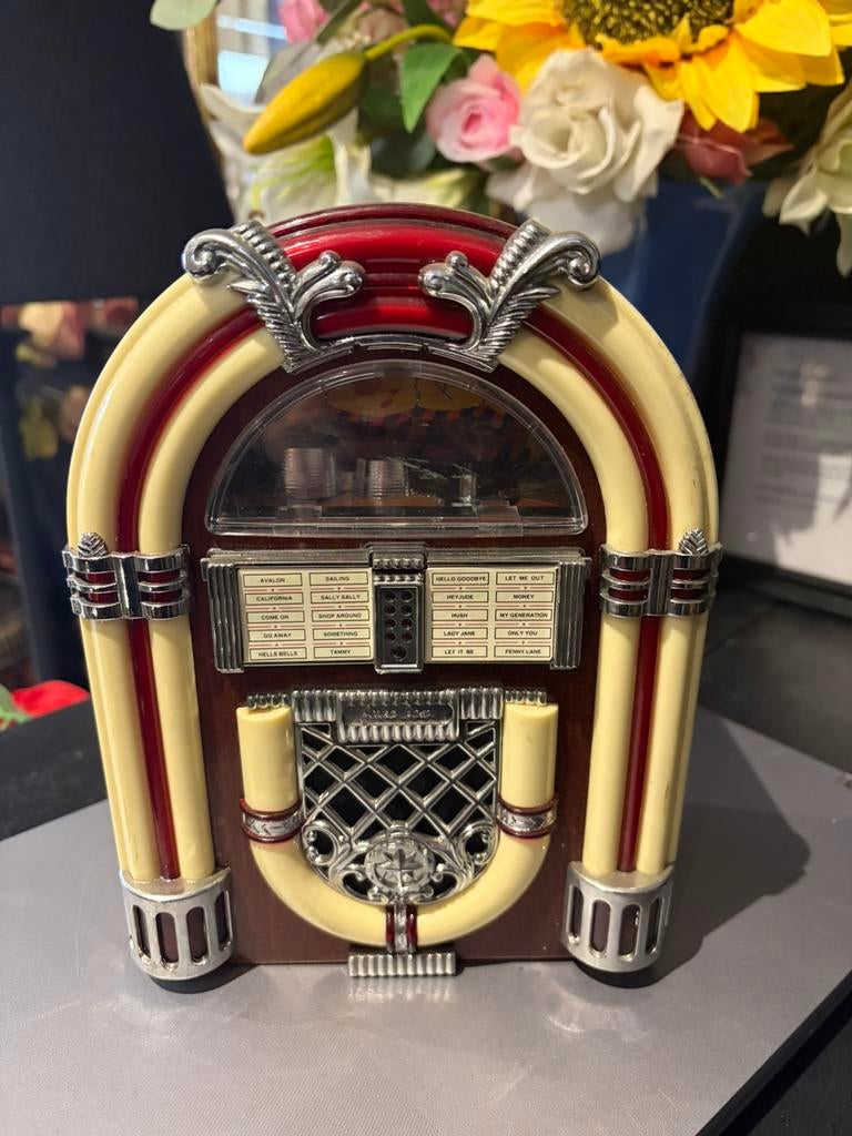 Kleine jukebox, Verzamelen, Automaten | Jukeboxen, Ophalen of Verzenden, Zo goed als nieuw, 1970 tot heden, Overige merken