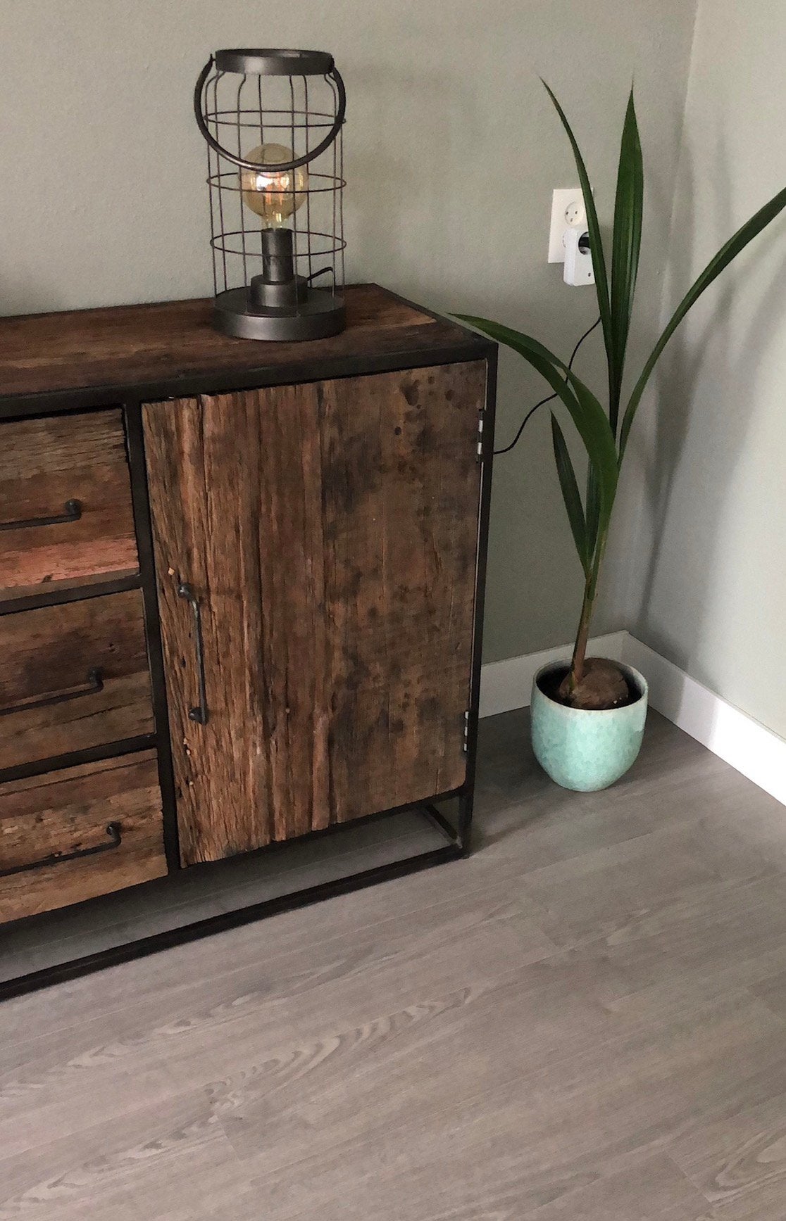 Gratis af te halen!!! Tv meubel en dressoir, Huis en Inrichting, Kasten | Dressoirs, Ophalen, Gebruikt, 25 tot 50 cm