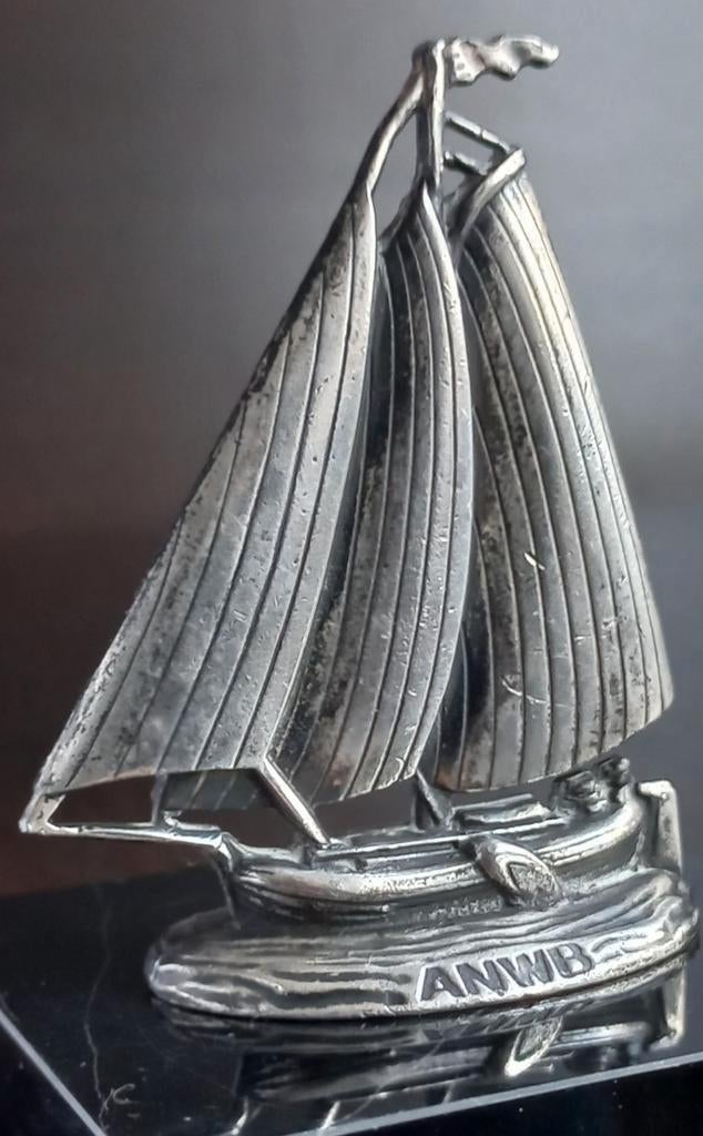Miniatuur verzilverde tinnen Zeilboot Beeld
op marmeren voet, Ophalen of Verzenden
