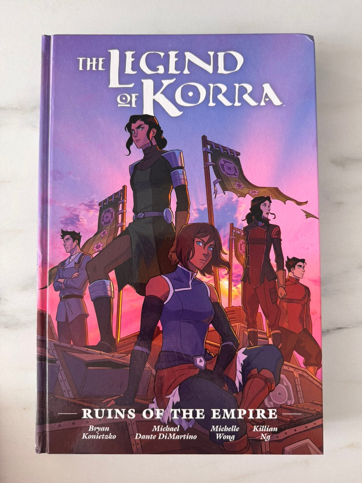 The Legend of Korra: Ruins of the Empire - Library edition, Gelezen, Amerika, Ophalen of Verzenden, Meerdere comics