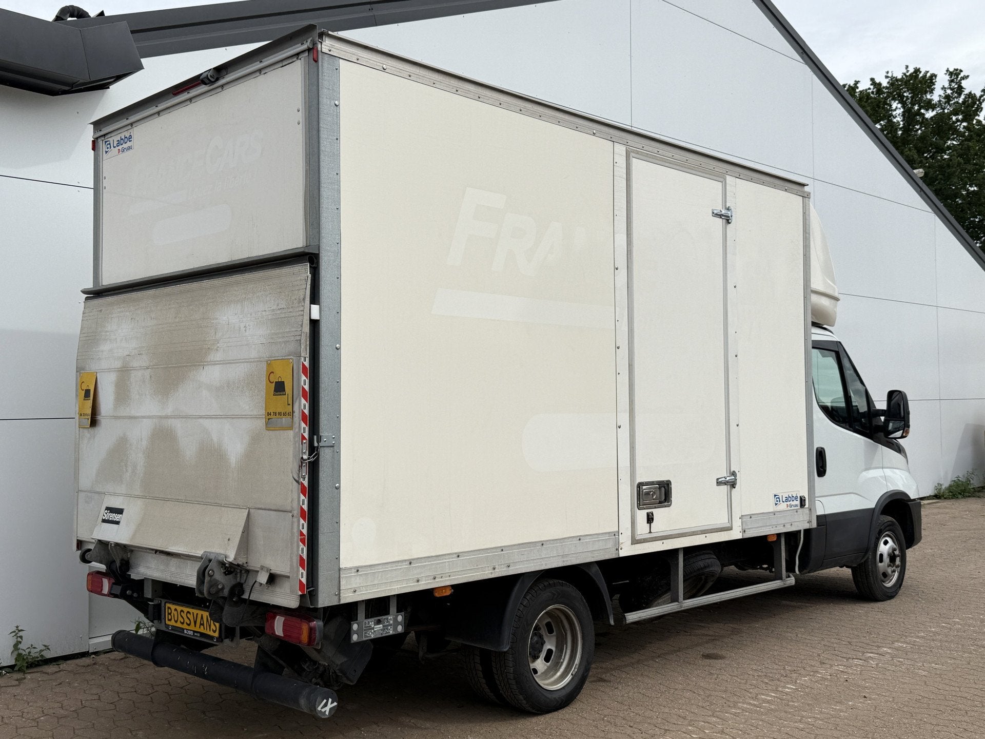 Iveco Daily 35C16 3.0 160PK Bakwagen Laadklep Zijdeur Camera, Auto's, Gebruikt, Zwart, 4 cilinders, Iveco