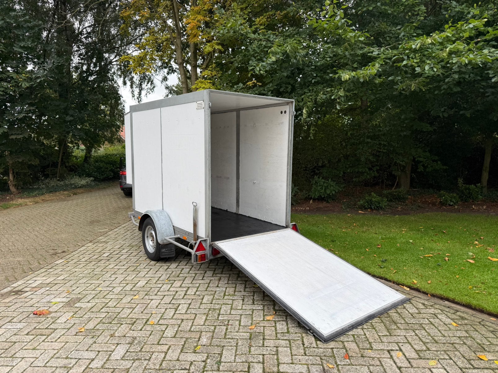 Nette Habo gesloten aanhanger enkelasser 1300kg‼️LAADKLEP!!, Auto diversen, Ophalen, Zo goed als nieuw