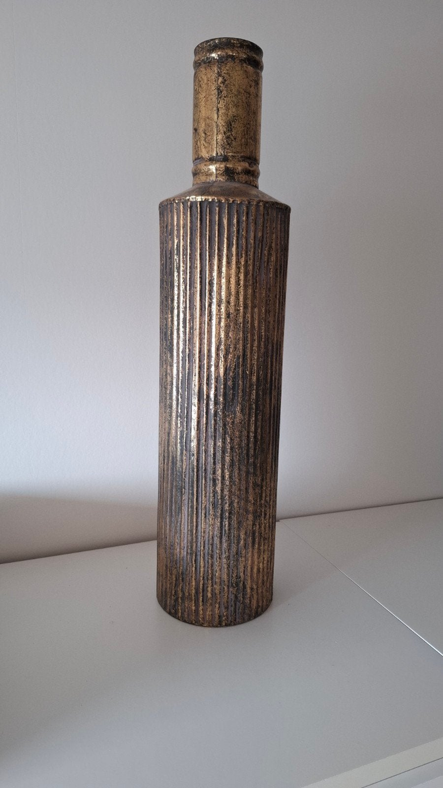 Goudkleurige decoratieve vaas met ribbels, Ophalen