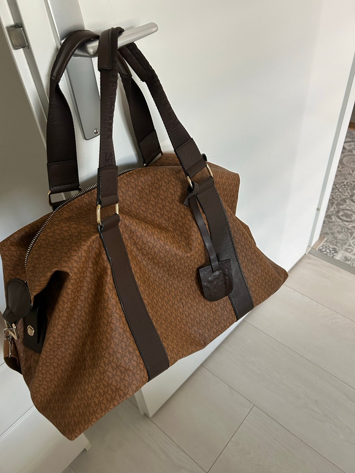 Nieuwe Michael Kors reistas/weekendtas, 20 tot 30 cm, Bruin, Nieuw, Ophalen of Verzenden