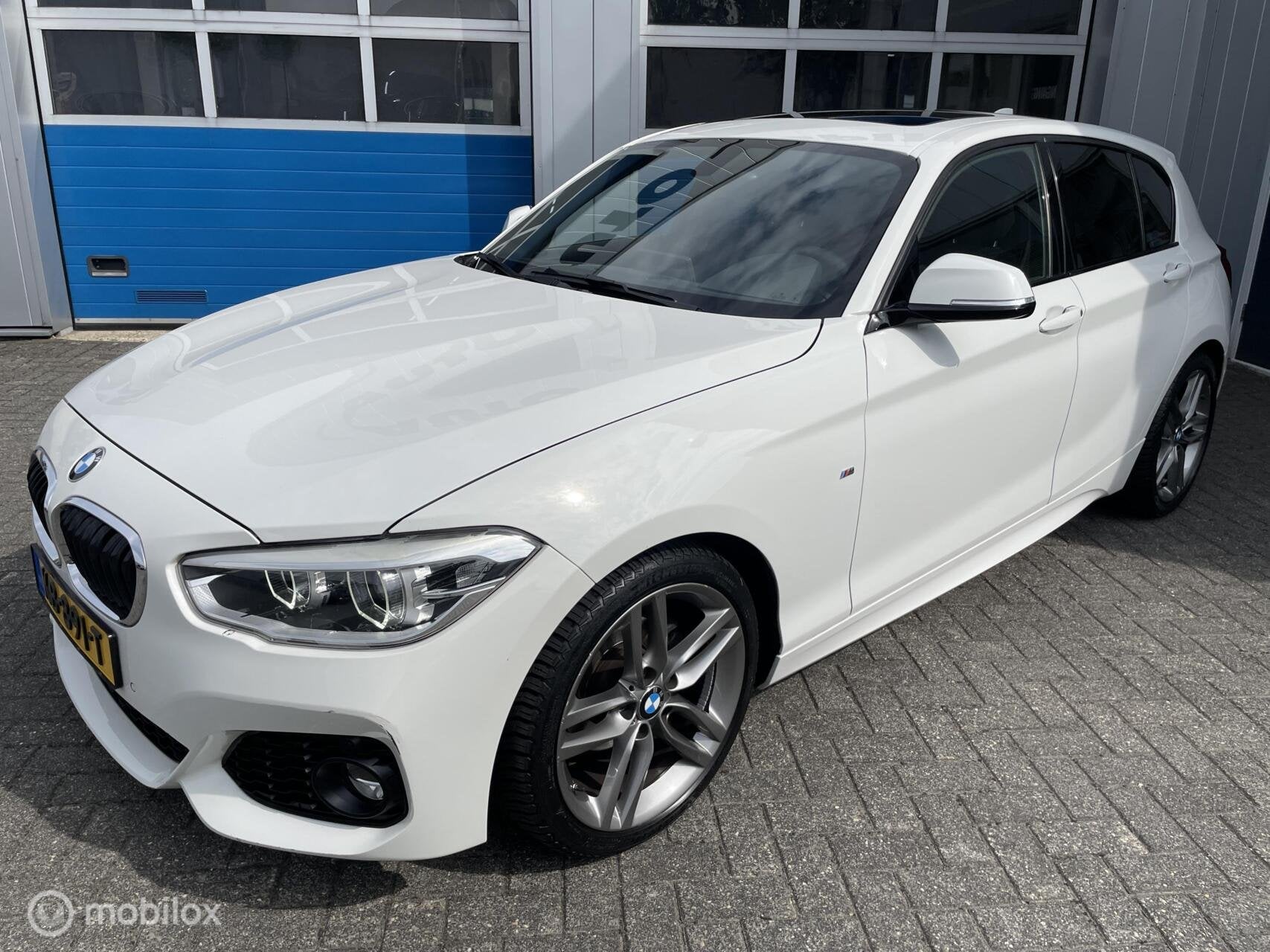 BMW 1-serie 118i Lci M Sport Edition High Executive Pano-Led, Auto's, BMW, 1-Serie, Wit, Origineel Nederlands, Bedrijf