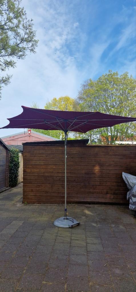 Grote rode zweefparasol met stevige voet., Ophalen of Verzenden, Zweefparasol