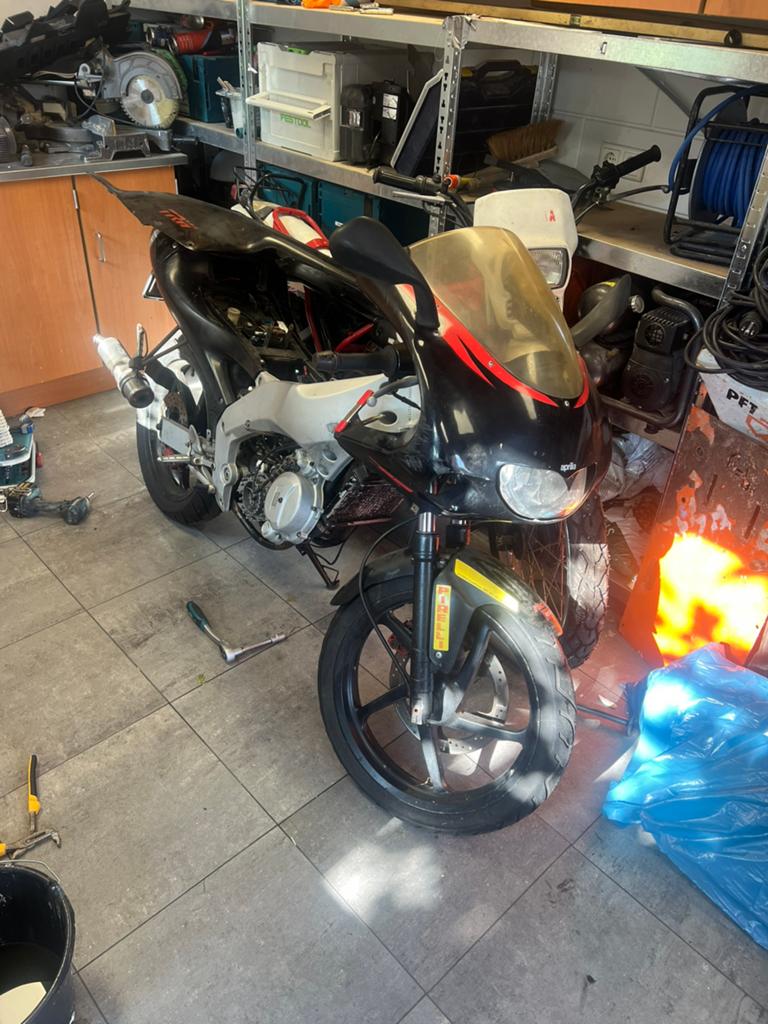 GEZOCHT APRILIA RS 50 1999/2005, Ophalen, Zo goed als nieuw