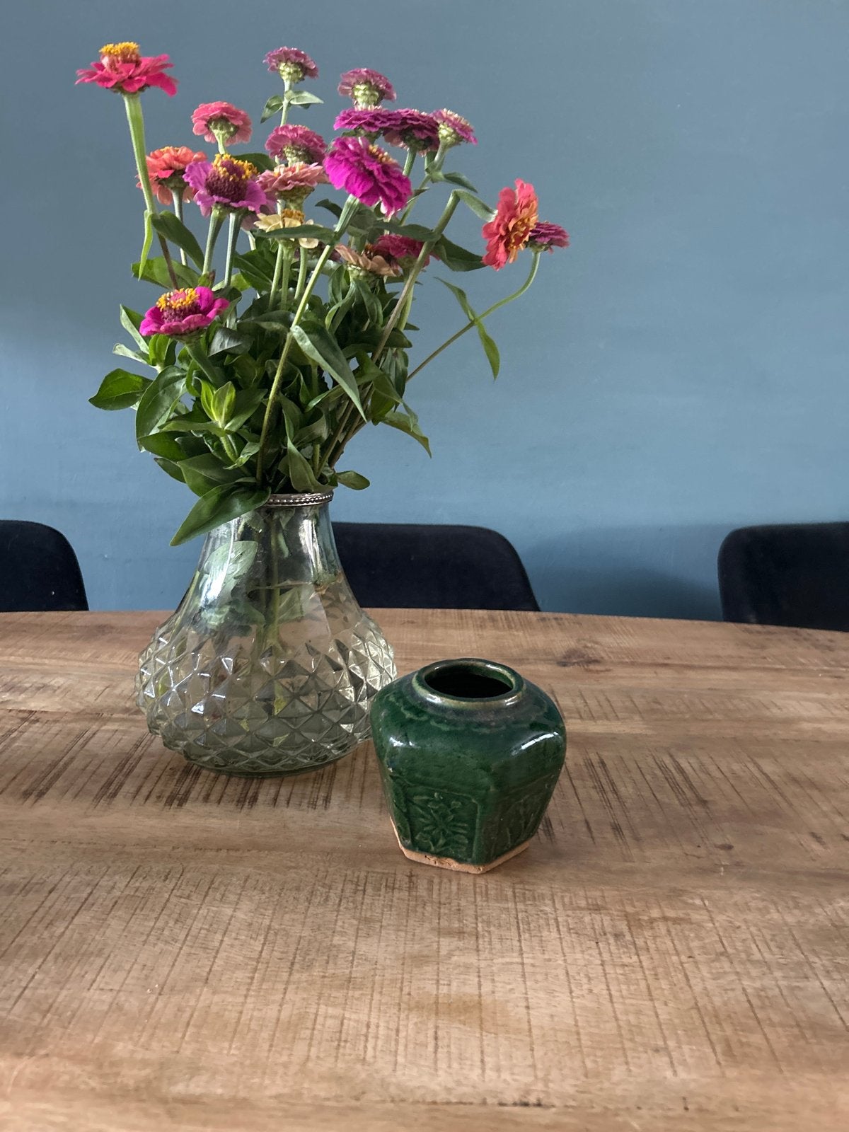 Vintage Groene Keramische Vaas met Reliëf, Ophalen of Verzenden