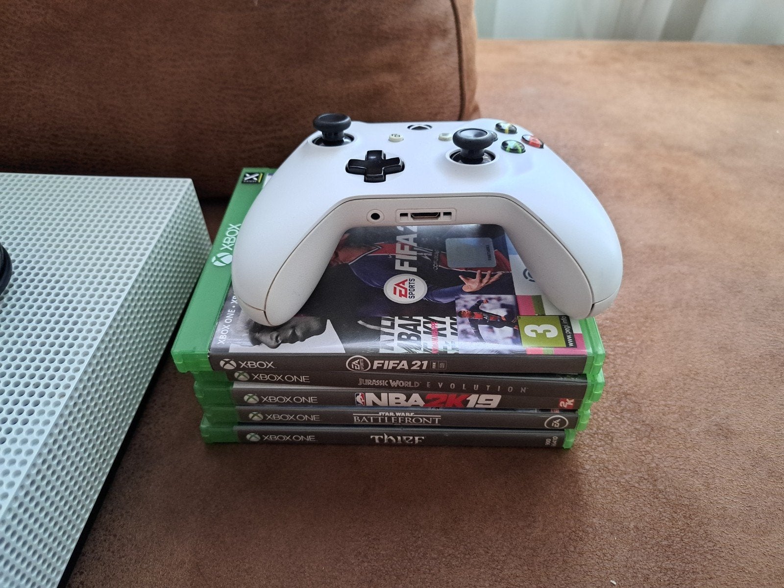 Xbox One S 1 TB met 1 controller en 5 games, Spelcomputers en Games, Xbox One S, Ophalen of Verzenden, 1 TB, Met 1 controller