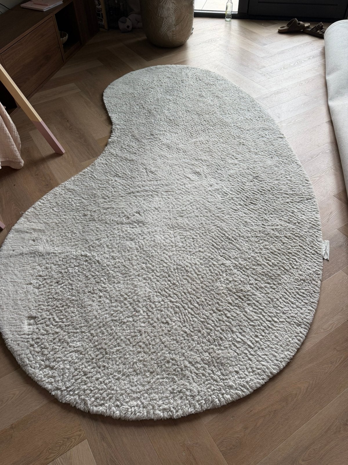 Crème/wit vloerkleed in organische vorm, Huis en Inrichting, Stoffering | Tapijten en Kleden, Ophalen, Gebruikt, 100 tot 150 cm