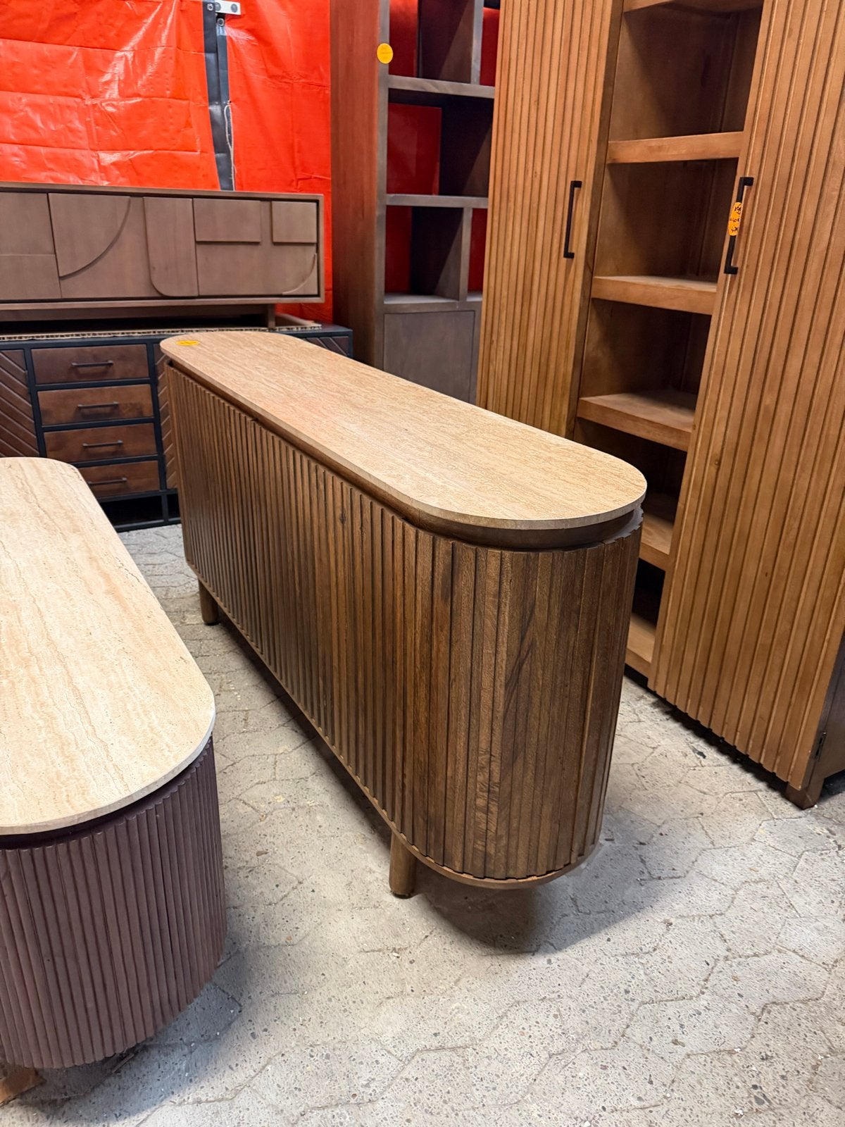 Nieuw Dressoir Mangohout Walnoot met Travertin Blad, Huis en Inrichting, Kasten | Dressoirs, Ophalen, Japandi, 150 tot 200 cm