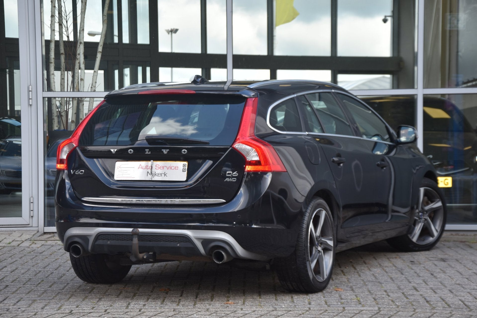 Volvo V60 D6 AWD Plug-In Hybrid R-Design | LEDER | DAK | CAM, Automaat, Zwart, Automatische klimaatregeling, Zwart