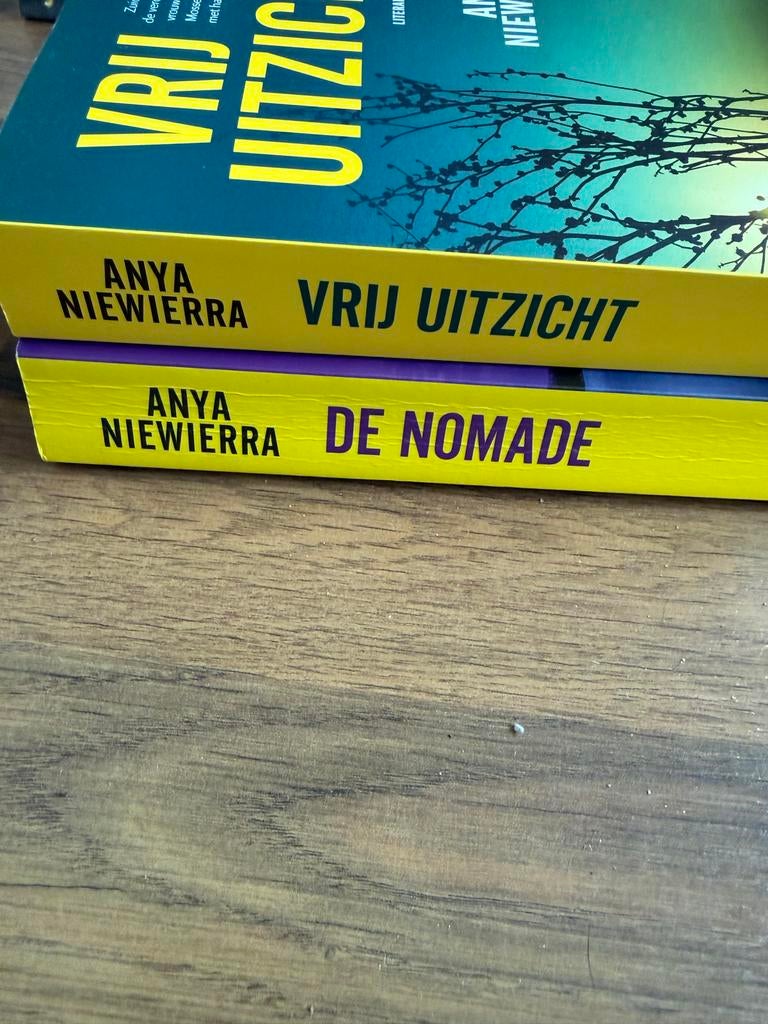 Boeken Anya Niewierra: Vrij Uitzicht & De Nomade, Boeken, Thrillers, Ophalen, Gelezen
