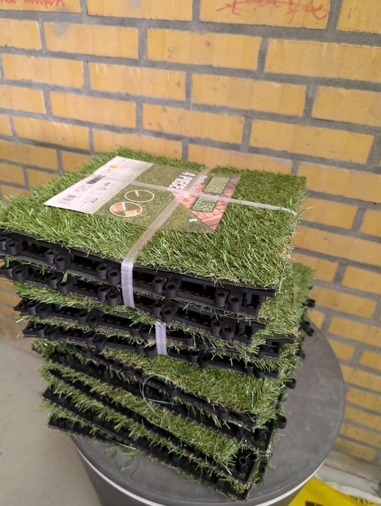60 Pieces Kuntgrass Artificial Grass Tiles 30cm x30cm, Ophalen of Verzenden, Zo goed als nieuw, Minder dan 10 m², Kunstgras