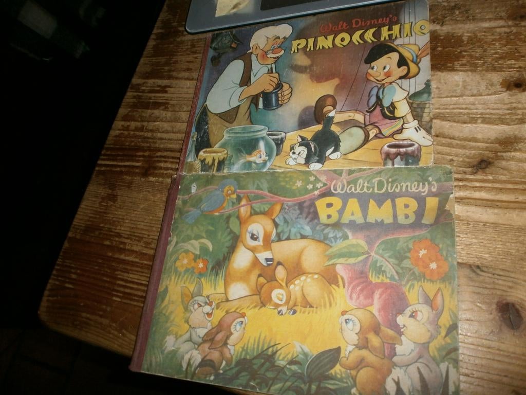 2 antieke plaatjesabums walt disney bambi pinokkhio 1952, Ophalen of Verzenden, Gelezen