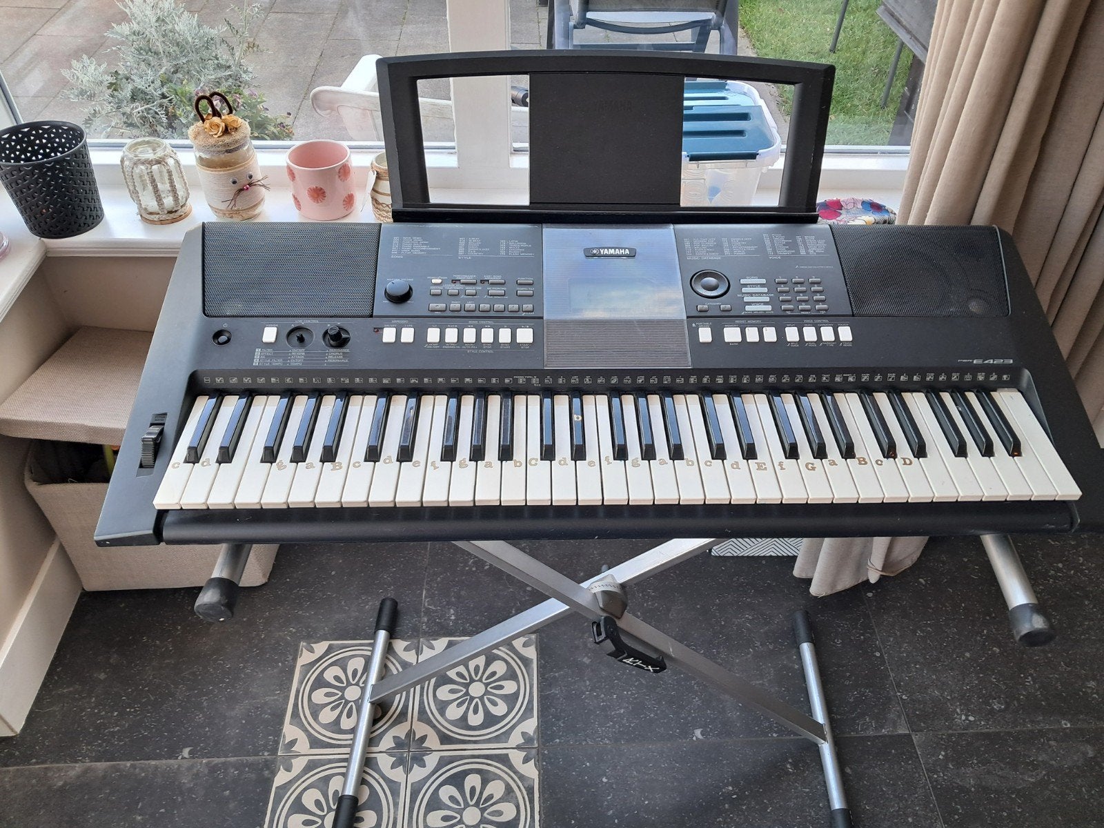 Yamaha PSR-E423 keyboard met standaard, Muziek en Instrumenten, Keyboards, Midi-aansluiting, Yamaha, Ophalen of Verzenden, 61 toetsen