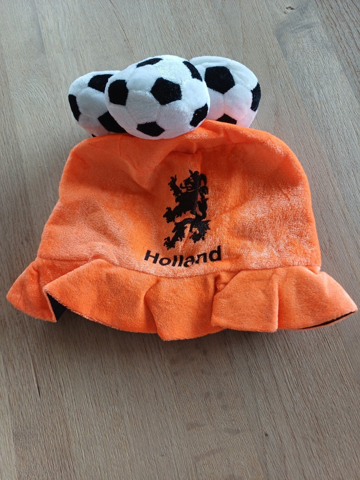 Oranje voetbalhoedje met Holland leeuw en voetballen, Maat XL, Ophalen of Verzenden, Nieuw, Overige typen