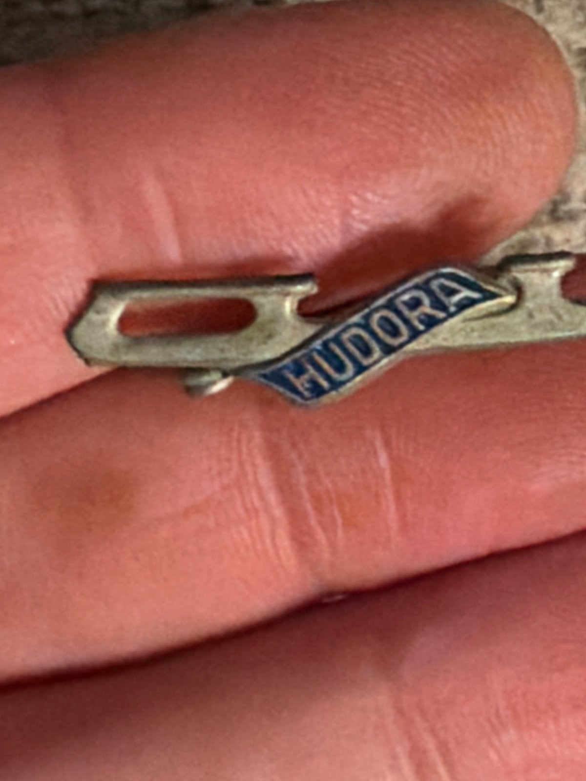 Vintage Hudora Schaats Speldje - Zeldzaam Verzamelobject, Ophalen of Verzenden, Gebruikt, Overige materialen, Overige typen