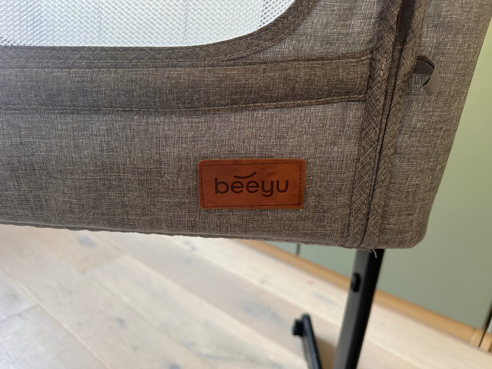 Beeyu Co-sleeper/Wieg - Zo goed als nieuw, Ophalen of Verzenden, Zo goed als nieuw, Wieg