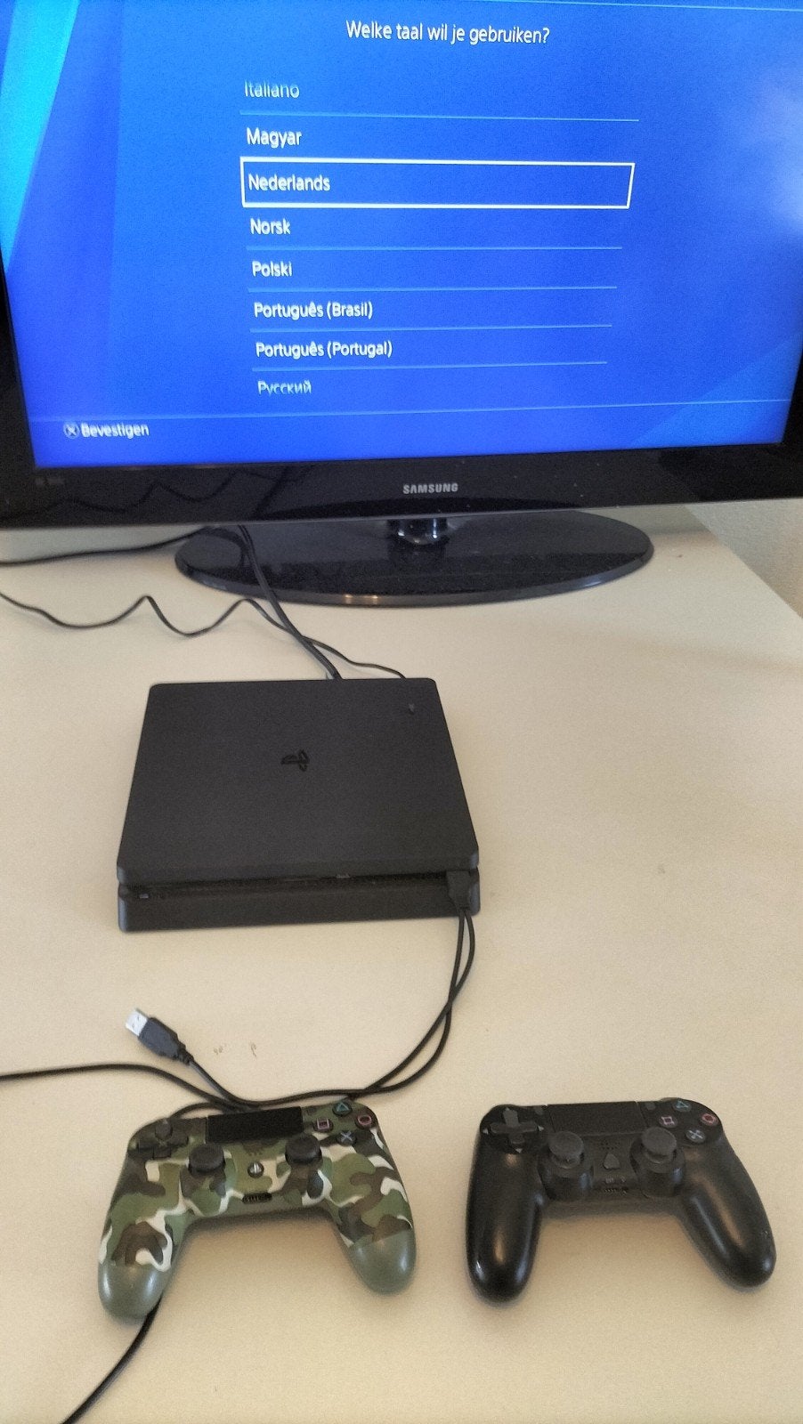 PlayStation 4 Slim met 2 controllers, Ophalen of Verzenden, Gebruikt