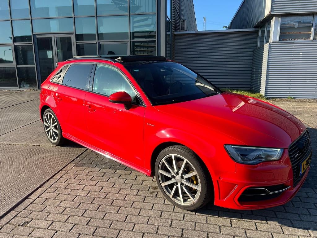 Audi A3 S-Line 1.4 Tfsi 204pk E-tron Phev S Tronic 2015 Rood, Auto's, Audi, 4 cilinders, 1395 cc, Grijs, 149 pk