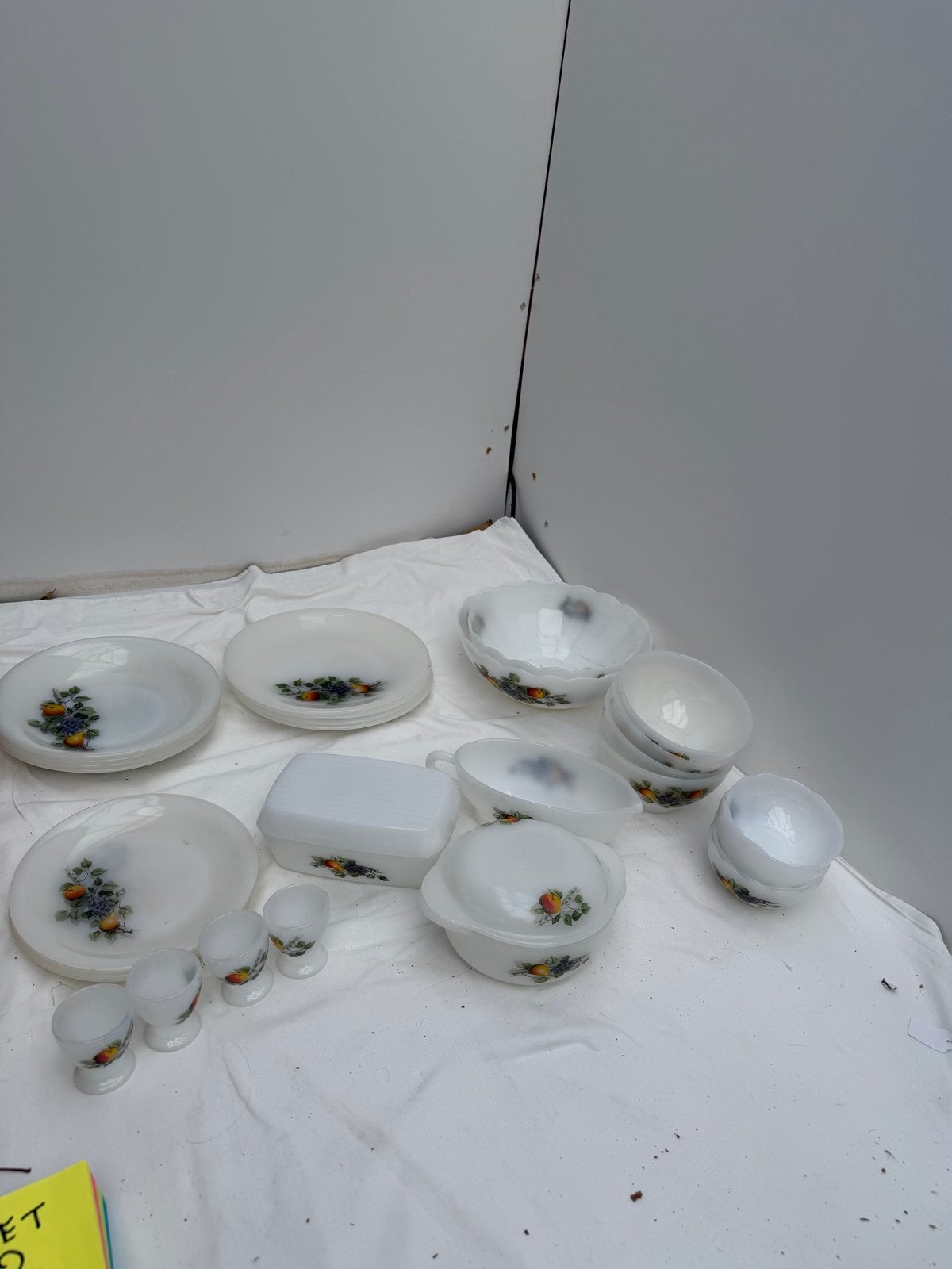Vintage wit servies met fruitdecoratie - Compleet, Gebruikt, Overige merken, Vintage, Ophalen of Verzenden